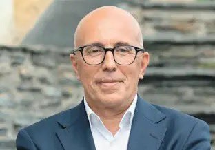 germanswinger75's tweet photo. Je comprends, à mon avis y’a eu erreur sur le chauve à lunettes https://t.co/CdOwCNvJxj