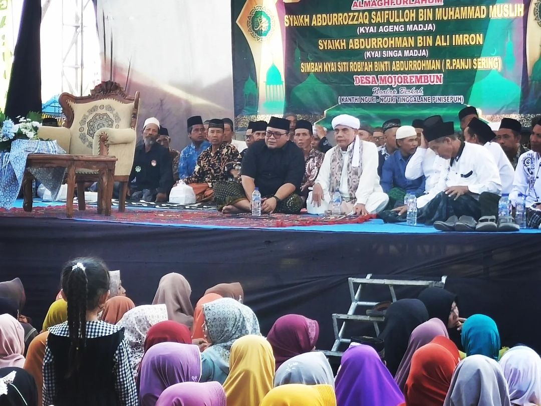 AlhamduliLlaah berkesempatan membersamai masyarakat Desa Mojorembun Kaliori yang memperingati haul Masyayikh di daerah setempat, siang ini. Semoga kita semua keluberan berkahnya.