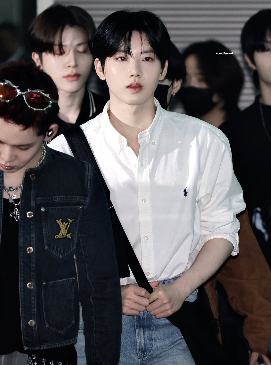 mulalaly's tweet photo. สีขาวหล่อจัง 🤍 https://t.co/glkFBh03xM