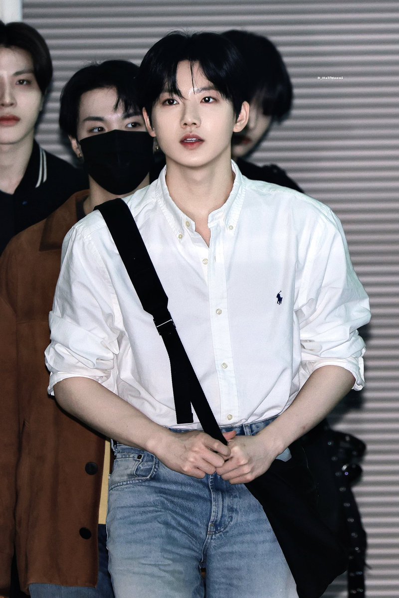 mulalaly's tweet photo. สีขาวหล่อจัง 🤍 https://t.co/glkFBh03xM
