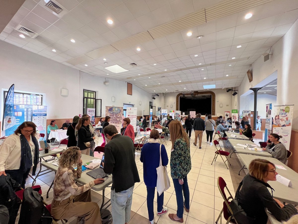 caroline_roose's tweet photo. Hier, s'est tenu le #Forum du Service à La Personne #SAP et de la #Santé 👩‍⚕️👨‍⚕️ de @LaGarde83130 . Les participants ont pu échanger avec les centres de #formations et les #partenaires présents et participer à des entretiens avec les #recruteurs du secteur. 

#AvecFranceTravail https://t.co/0qZs4f4A5N