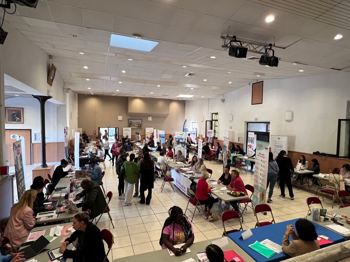 Caroline Roose (@caroline_roose) on Twitter photo Hier, s'est tenu le #Forum du Service à La Personne #SAP et de la #Santé 👩⚕️👨⚕️ de <a href="/LaGarde83130/">Ville de La Garde</a> . Les participants ont pu échanger avec les centres de #formations et les #partenaires présents et participer à des entretiens avec les #recruteurs du secteur.
#AvecFranceTravail Hier, s'est tenu le #Forum du Service à La Personne #SAP et de la #Santé 👩⚕️👨⚕️ de <a href="/LaGarde83130/">Ville de La Garde</a> . Les participants ont pu échanger avec les centres de #formations et les #partenaires présents et participer à des entretiens avec les #recruteurs du secteur.
#AvecFranceTravail