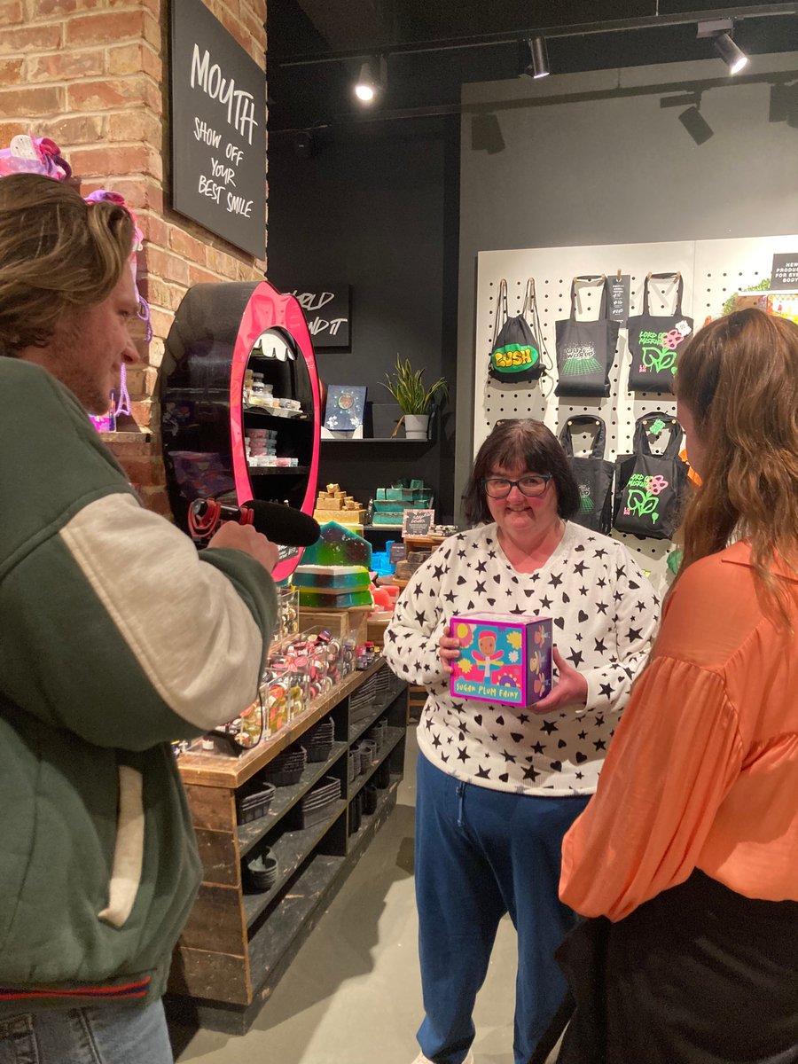 🧼 We’re happy to announce the release of the Sugar Plum Fairy gift set from LUSH, featuring artwork by Venture Arts artist, Helena Bradley. 

Helena is an artist who shares her passion for flowers and fairies.

🛁🔗 buff.ly/3XN3s48

#HelenaBradley #VentureArts #LUSH