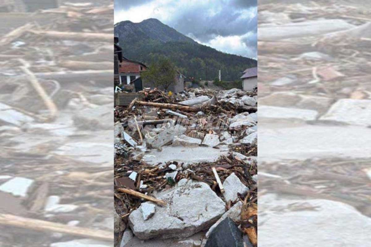 E sad trebamo biti ljudi i pomoći Jablanici, Konjicu, Kiseljaku i svim mjestima pogođenim nevremenom!

Sad moramo pokazati da zaslužujemo ovu zemlju i ona nas!

A za svađe i politička prepucavanja će biti vremena!

Budimo ljudi, pomozimo našim komšijama!

Donirajte 2KM na broj