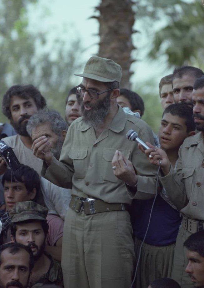 شاید ما ندونیم اقامه #نماز_جمعه توسط امام خامنه‌ای، بلافاصله بعد از حمله موشکی به اسرائیل چه معنی داره ولی اونا خوب می‌دونن...
#لبيك_يا_خامنه_ای‌
#عهد_دوباره