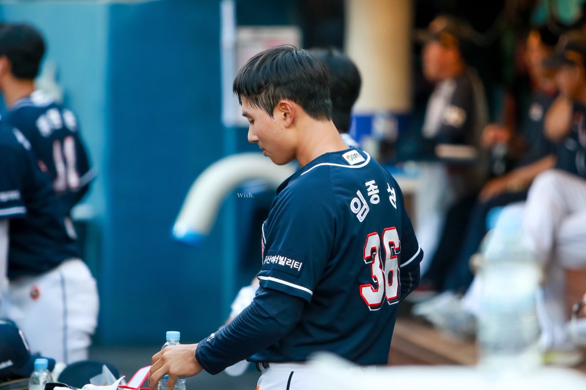 오늘 진짜로 시즌 끝! 내년엔 더 자주 보자👋🏻

#두산베어스 #임종성
