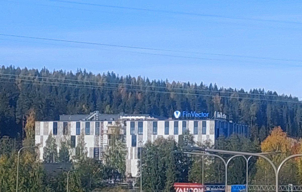 AstaWallenius's tweet photo. Harvoin on lääketehdas keskellä osaamiskeskittymää, lähellä luontoa ja lyhyen matkan päässä kaupungin keskustasta ja palveluista. #Finvector sijainti on globaalistikin ainutlaatuinen #Savilahti #Kuopio https://t.co/MKwe8hvM2K