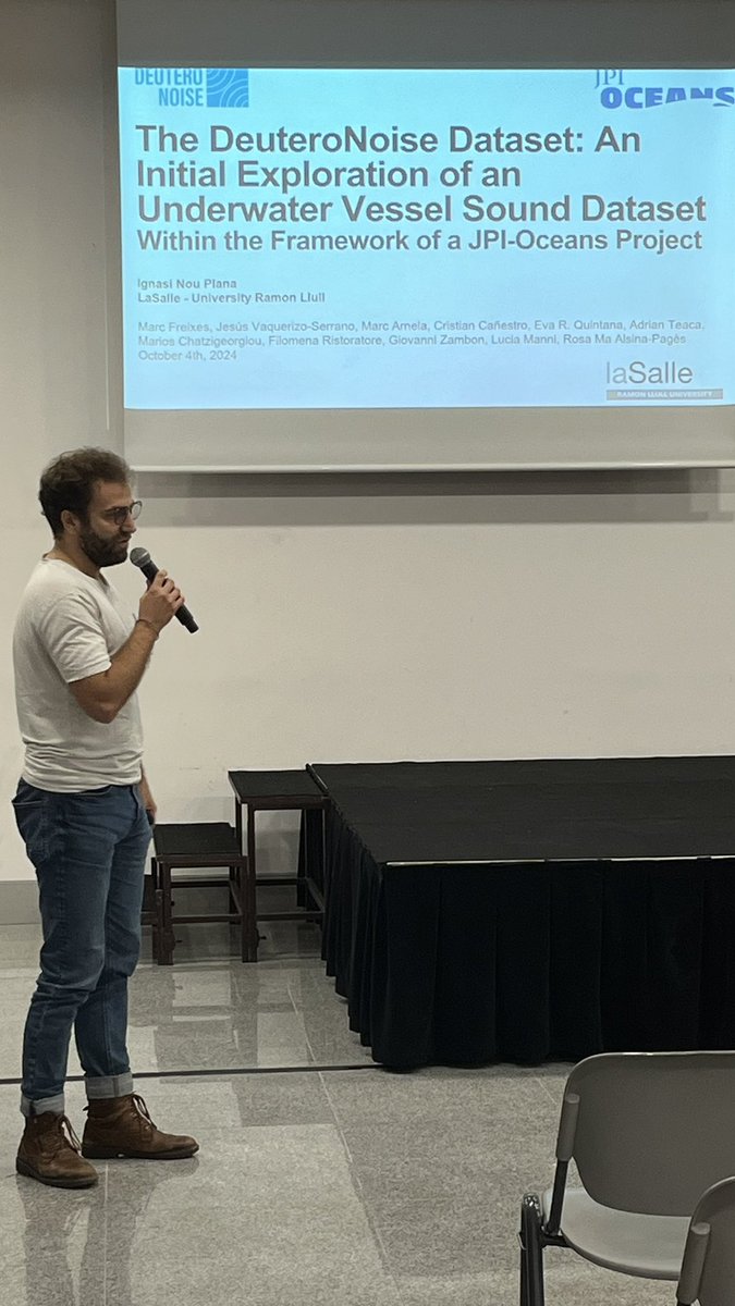 deuteronoise's tweet photo. Ignasi Nou-Plana from @LaSalleBCN explaining the creation of the dataset and the underwater acoustic samples for @GeoEcoMar and Barcelona shore at the 26th International conference from the Catalan artificial intelligence association @acia_cat . @jpioceans https://t.co/GCxohwxaN9