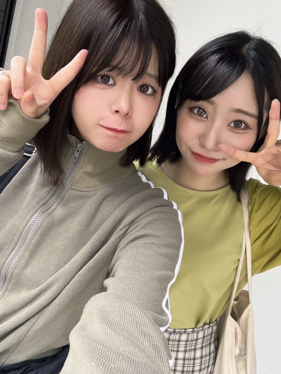kotoha_yuna1010's tweet photo. 今日はワンマンのリハーサル！
ゆいゆい@ito_yuiがリハーサルに来てくださって、色々教えてくださいました！！
ありがとうございます😭😭
めちゃめちゃ元気とやる気頂きました😄

たっっくさん教えてもらったので、後はゆなが練習頑張るだけ！！
今のゆなを最大限だすぞ！！

気合いMAX💪 https://t.co/qe4WwBl6Jy