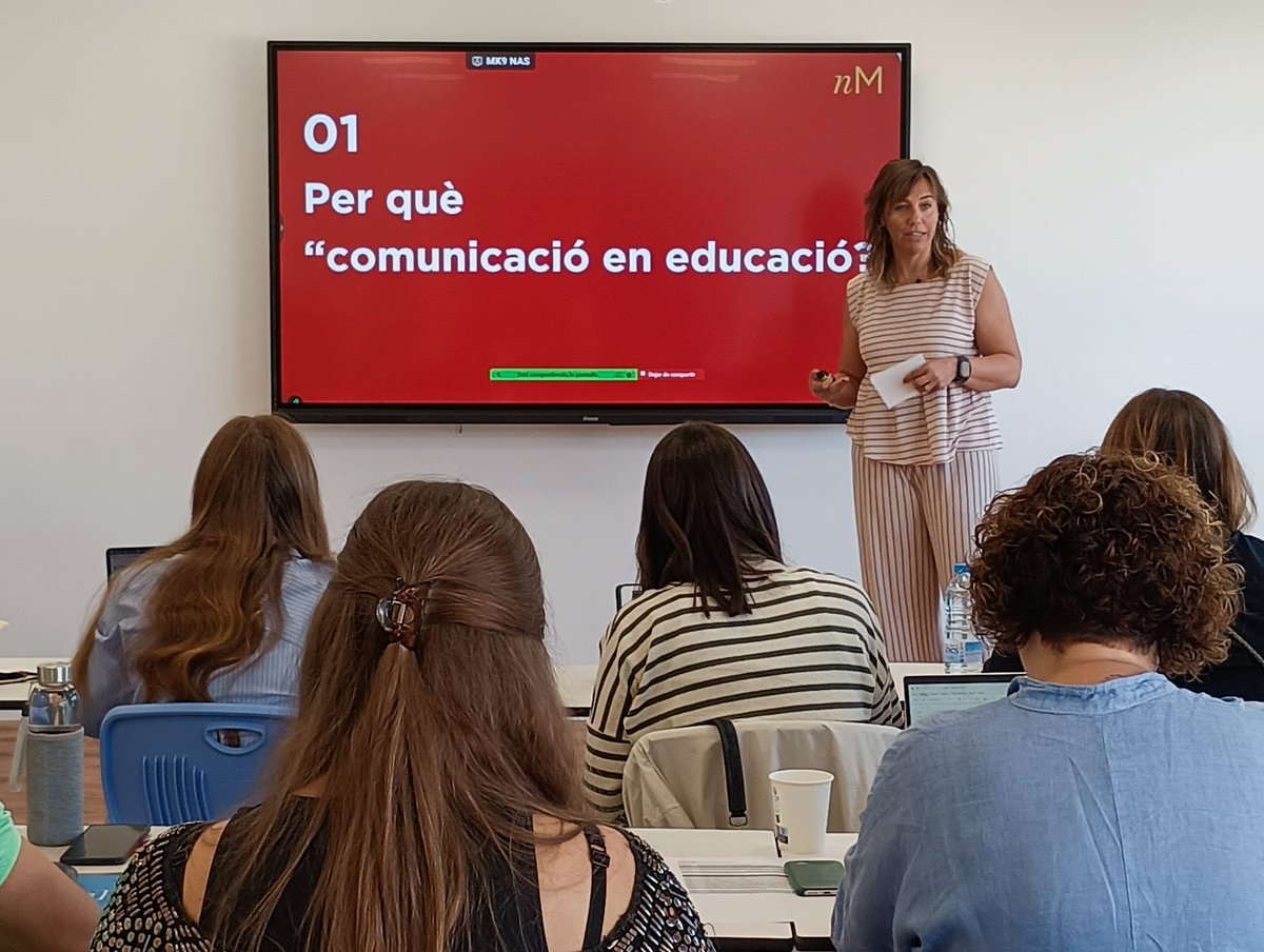 FECC_educacio's tweet photo. 🚀Comencem el monogràfic “Comunicació eficient a l’escola” amb @Nuria_Mora_L , que ens explica que “a l’escola tots som comunicadors” i cal connectar amb el concepte i la necessitat de comunicar 🗣️
#monogràficsFECC https://t.co/jxW3meMzXQ