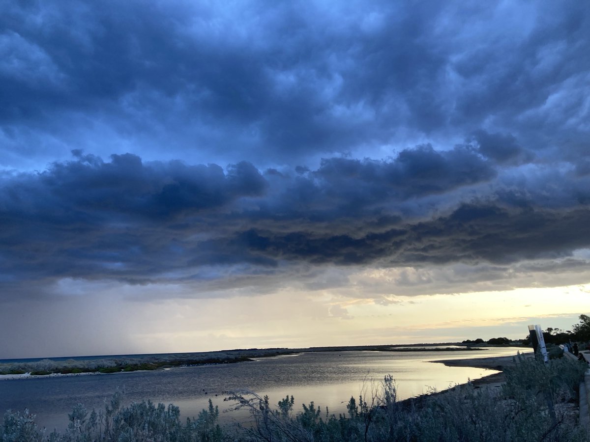 mantis07's tweet image. Storm over Port Phillip from Altona Beach a few minutes ago #melbourneweather