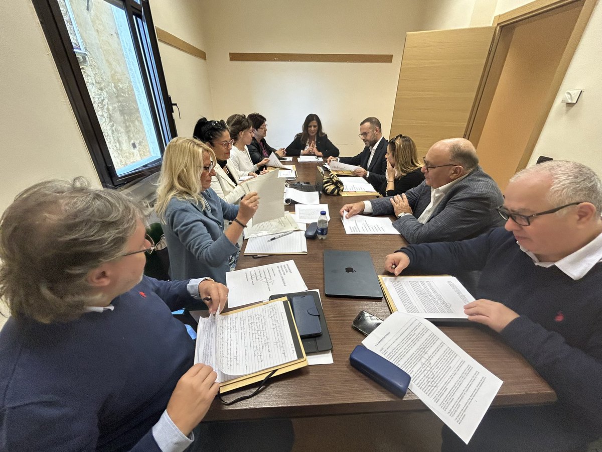 FisascatCisl75's tweet photo. 🟢 #4ottobre Si conclude oggi il #ComitatoEsecutivo #FisascatCisl convocato in forma seminariale al #CentroStudiCisl di Fiesole. I membri del comitato, suddivisi in quattro gruppi e affiancati dai segretari nazionali, elaboreranno le tracce tematiche per il dibattito congressuale alle porte. 

@davide_guarini Una fase di approfondimento fondamentale, per affrontare le sfide attuali e costruire insieme un futuro migliore per le lavoratrici e i lavoratori del #TerziarioDiMercato. Opportunità preziosa per raccogliere idee e spunti di riflessione utili alla definizione delle linee guida che orienteranno l’azione sindacale e organizzativa della federazione cislina nei prossimi anni.

📸 https://t.co/rKJhhTOkHn