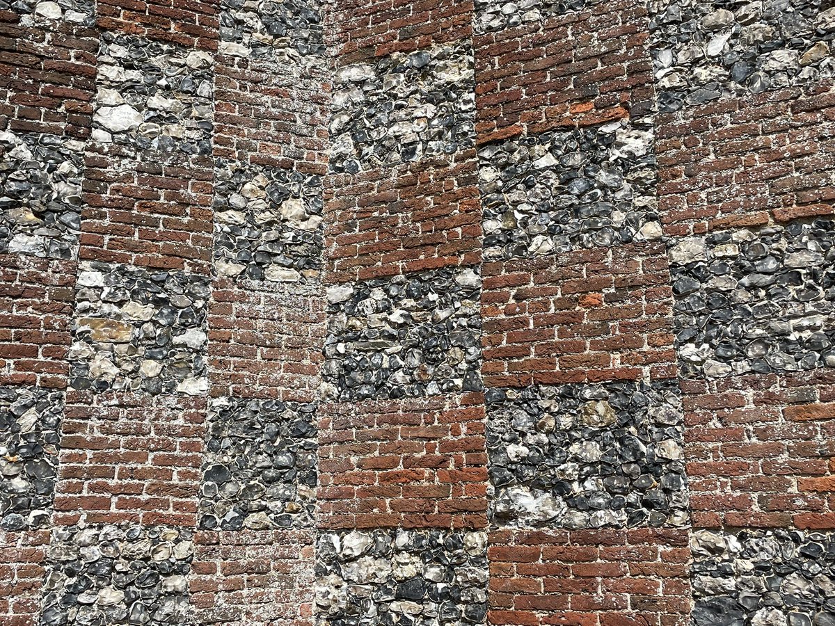 flintmancompany's tweet photo. Chequered or quilt work. Most popular late 15th century onwards. #flintfriday #itsallinthebook#flint #flintstyles #venacular #flintknapping #flintknapper #flintwall #flintwork 
#architecture #flintstone#heritagecrafts #heritageskills #traditionalcraft #lime https://t.co/wmDh2qTYY8