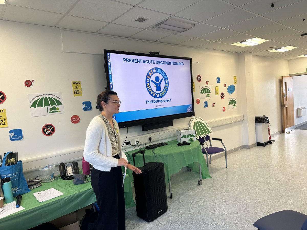 Our first keynote speaker of the day <a href="/Jacquih0lmes/">Jacqui Holmes</a> speaking to us about reconditioning #HarmsFree <a href="/ASPHFT/">Ashford & St Peter's</a>