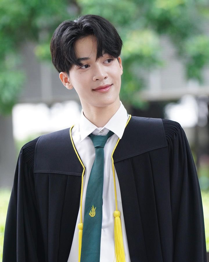 kusexyboy's tweet photo. “ตกหลุมรักพี่บัณฑิต” 💚🧑🏻🎓🎉 #Congratulations
-ท็อป 💚
IG : @toppu9m
#เกษตร #บัณฑิต #KU80 #KUSEXYBOY #toppu9m #บัณฑิตหล่อบอกต่อด้วย
🎓 รับจริง Thu, 10 Oct https://t.co/CpTSArRdrl