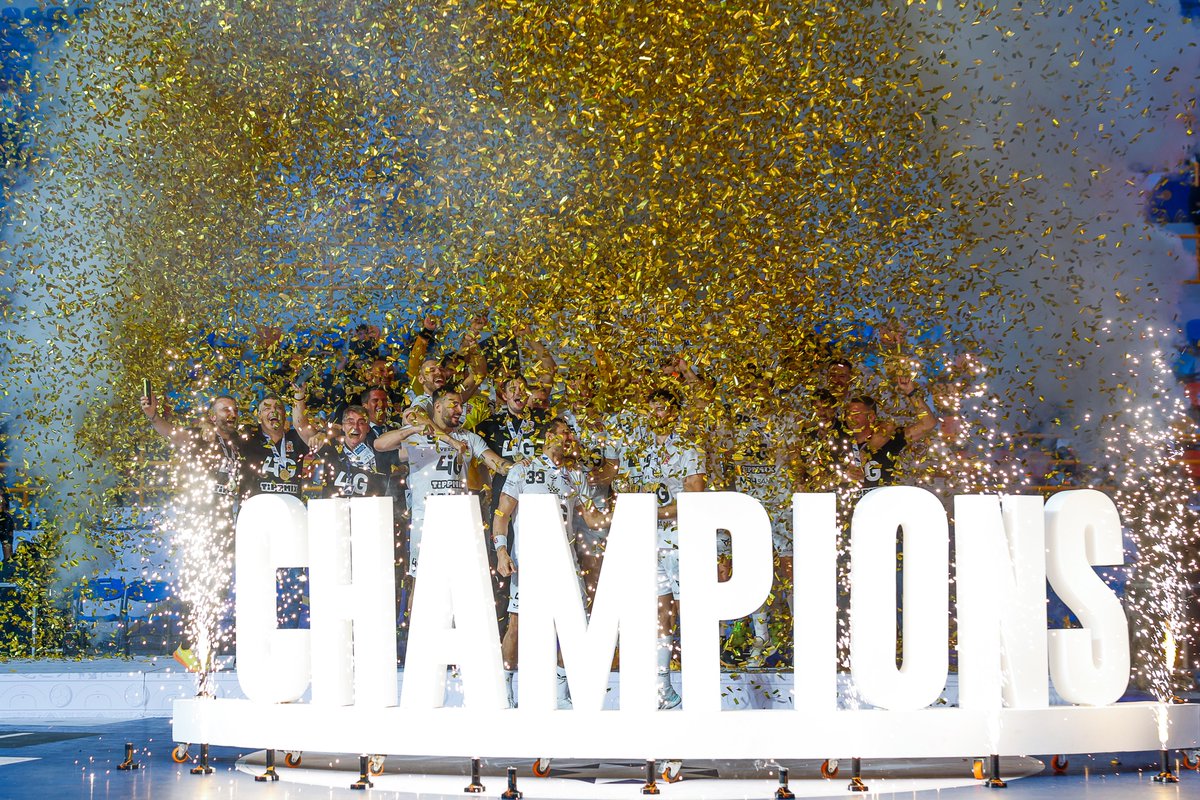 ihfhandball's tweet photo. 𝐴 𝑛𝑖𝑔ℎ𝑡 𝑓𝑜𝑟 𝑛𝑒𝑤 𝑐ℎ𝑎𝑚𝑝𝑖𝑜𝑛𝑠 𝑡𝑜 𝑟𝑒𝑖𝑔𝑛 𝑜𝑣𝑒𝑟 𝑡ℎ𝑒 𝑐𝑙𝑢𝑏 ℎ𝑎𝑛𝑑𝑏𝑎𝑙𝑙 𝑤𝑜𝑟𝑙𝑑 🗺️  

🥇🇭🇺 Veszprém HC 
🥈🇩🇪 SC Magdeburg 
🥉🇪🇬 Al Ahly  

#ihfclubwch https://t.co/olCOtuT9PC