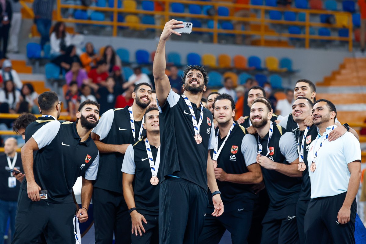 ihfhandball's tweet photo. 𝐴 𝑛𝑖𝑔ℎ𝑡 𝑓𝑜𝑟 𝑛𝑒𝑤 𝑐ℎ𝑎𝑚𝑝𝑖𝑜𝑛𝑠 𝑡𝑜 𝑟𝑒𝑖𝑔𝑛 𝑜𝑣𝑒𝑟 𝑡ℎ𝑒 𝑐𝑙𝑢𝑏 ℎ𝑎𝑛𝑑𝑏𝑎𝑙𝑙 𝑤𝑜𝑟𝑙𝑑 🗺️  

🥇🇭🇺 Veszprém HC 
🥈🇩🇪 SC Magdeburg 
🥉🇪🇬 Al Ahly  

#ihfclubwch https://t.co/olCOtuT9PC