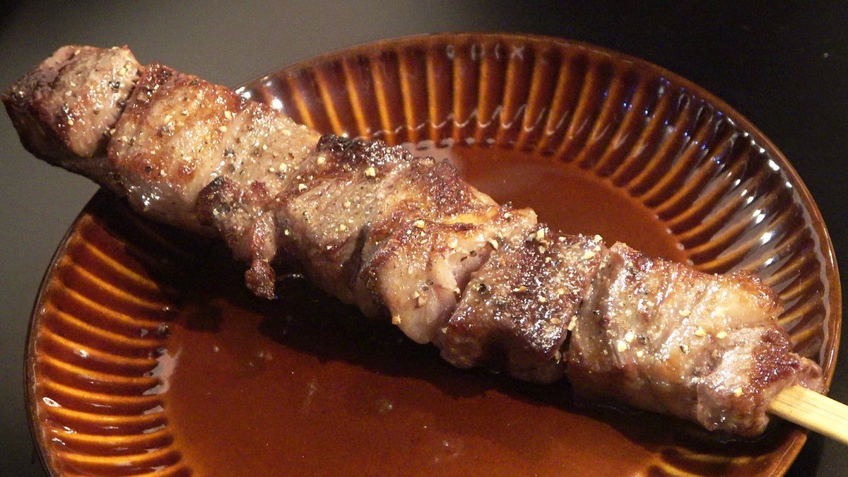 aiqfN2u5mJUEfGh's tweet photo. YouTubeの撮影で地元・熱海の人気店「熱海炭火焼ビストロ　LA BORRACHA(ボラッチャ)」さんにお邪魔して飲酒取材をしてきました。

動画をアップしてますんで、ぜひご覧ください！

https://t.co/S0oL3yjLug

#熱海　
#焼鳥　
#串焼き　
#居酒屋　
#和田二郎
#和田チャンネル飲み散歩 https://t.co/2NKIlvxmbl
