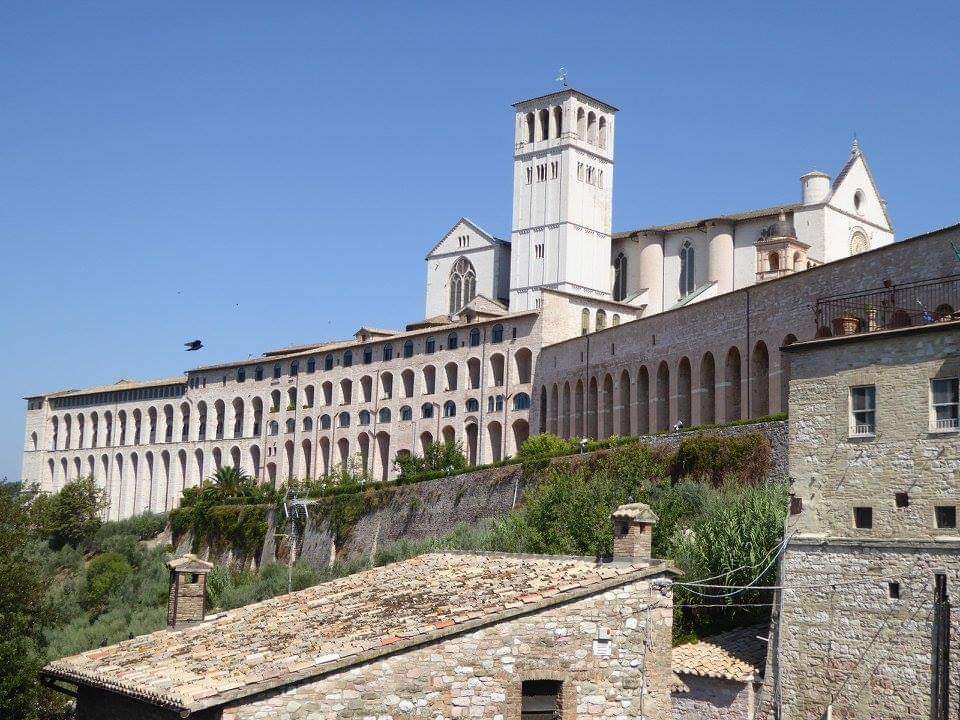 skymanuelima's tweet image. A Basílica de São Francisco de Assis, na região italiana da Úmbria, é a igreja-mãe da Ordem Franciscana e um Patrimônio da Humanidade desde 2000. A construção da basílica começou logo após a canonização de Francisco em 1228. #Basílica #SãoFrancisco_de_Assis #Assis #Itália #travel