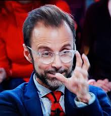baffi_francesco's tweet photo. Che figura di merda ha fatto questo coglione fascio-scribacchino ieri sera a #Piazzapulita!
Brava #MR_Boccia!
#Specchia_torna_nella_fogns https://t.co/dqIozLAF2M
