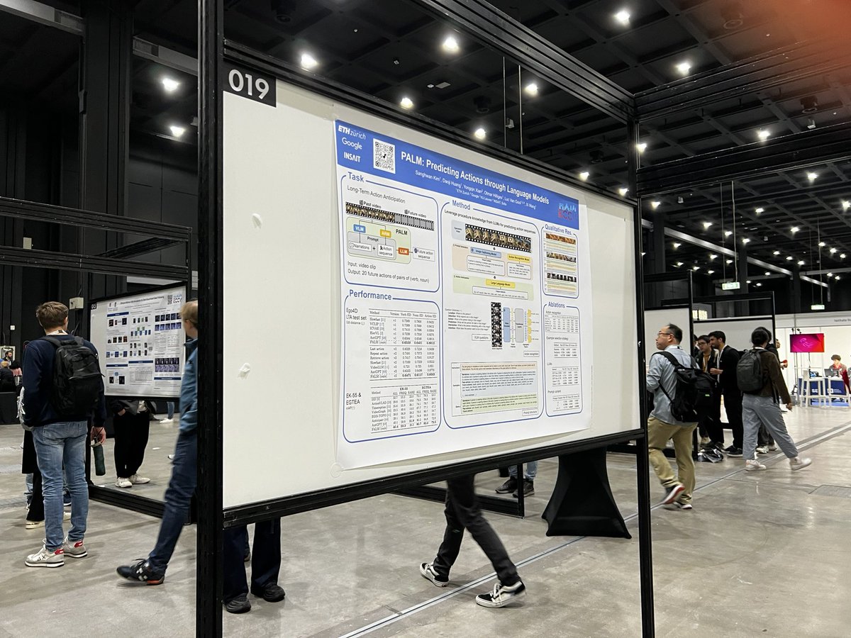 xiwang1212's tweet image. Poster #019 is up. Come and chat if you are interested in egocentric vision and action prediction!