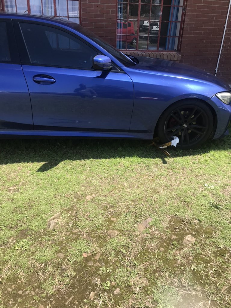 Today marks 4 weeks this car parked at Harry Gwala Regional Hospital,Pietermaritzburg KZN.

Plz retweet it might have been stolen and dumped here,the owner may be on the TL.

It has a GP number plate.