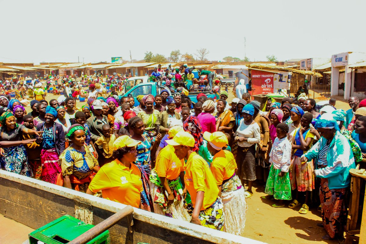 SolidarityofRe1's tweet photo. This week, we used community-based theatre in Dzaleka Camp to address Gender-Based Violence (GBV) with UNHCR’s support. Reaching over 20,000 people, the performances sparked discussions on GBV, empowering the community to take action for gender equality. #EndGBV #SafeFromTheStart https://t.co/YF5J6vBjxW