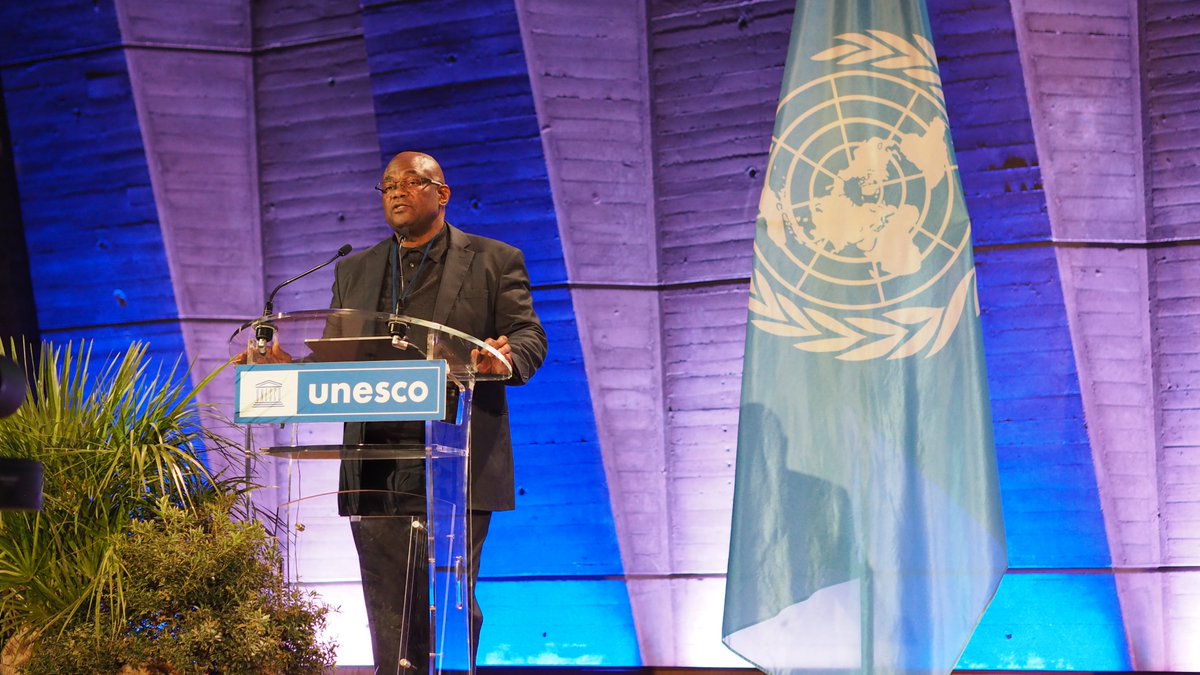 👏🏾 Fantastic intervention from our President Mugwena Maluleke at the official #WorldTeachersDay event in Paris.

✊🏾 Education International is the global voice of the teaching profession. 

🧵👇🏾