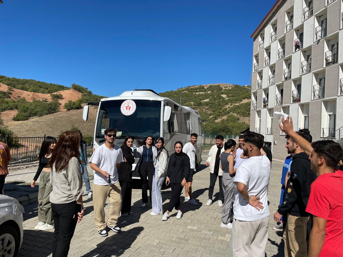 TunceliKYGM's tweet photo. Tunceli Yurtlarında barınan öğrencilerimizi Üniversite Genç Ofis  koordinesinde Pertek Su Sporları Merkezine uğurladık 
İyi eğlenceler 🏊‍♂️🏄‍♀️🚣‍♂️

#Tunceliyurtları https://t.co/6JKMBEcgDb