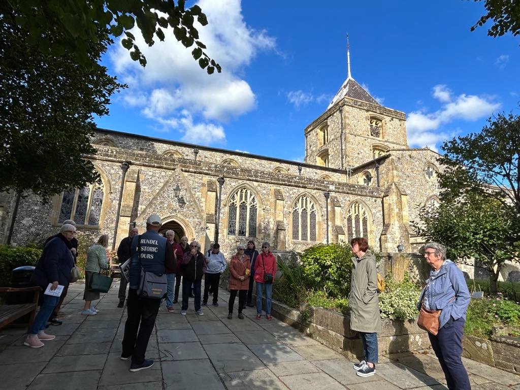 Arundel Meet and Greet service for groups and coaches in action yesterday. Available every day at any time <a href="/arundelwalkingt/">DestinationArundel</a> <a href="/DestUKmag/">Destination UK Mag</a> <a href="/VisitEnglandBiz/">VisitEnglandBiz</a> <a href="/Excursionsshow/">Excursions Group Travel Show</a>  <a href="/daishs4groups/">Daish's Groups</a> <a href="/GROUPSSIMPLY/">SIMPLY GROUPS </a> <a href="/group/">dru</a>