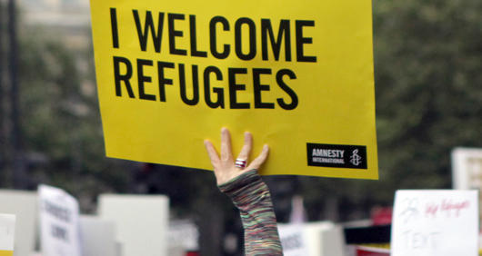 Minister Faber wil asielzoekers waarschuwen met borden bij azc's: 'Hier werken we aan uw terugkeer'.

Wij hebben nog wel een beter bord liggen, minister Faber. Mag u zo hebben!