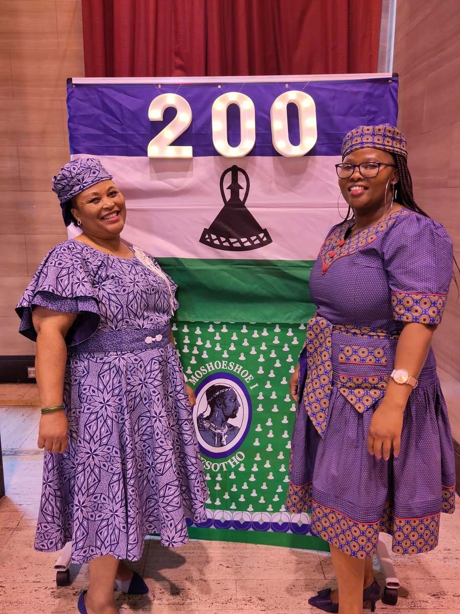 Diwrnod Annibyniaeth Hapus i'n holl staff, gwirfoddolwyr, partneriaid, cefnogwyr a ffrindiau yn Lesotho. Mwynhewch y gerdd hyfryd hon gan Fran Ntseliseng i ddathlu dauganmlwyddiant sefydlu Gwlad y Basotho. dolencymru.org/news-item/leso… #Lesotho200 #Basothonation