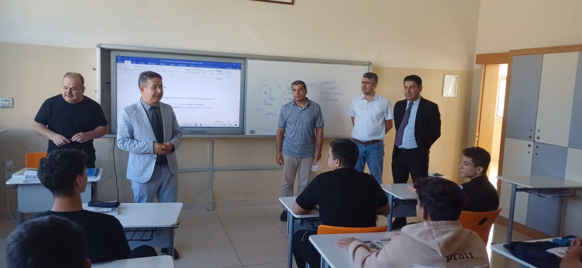 DosemealtiMem's tweet photo. İlçe Milli Eğitim Müdürümüz Sn Hasan BAHŞİ, İlçe Şube Müdürümüz Sn Özgür ÖZDEMİR ve İş Güvenliği Uzm Ayşe TATLIBAŞ; Saime-Salih Konca Anaokulu ve Şehit Volkan Canöz Anadolu İHL'ni ziyaret ettiler. Geleceğimizin teminatı olan minik yavrularımız ve gençlerimizle bir araya geldiler. https://t.co/ocM8lv6OnK