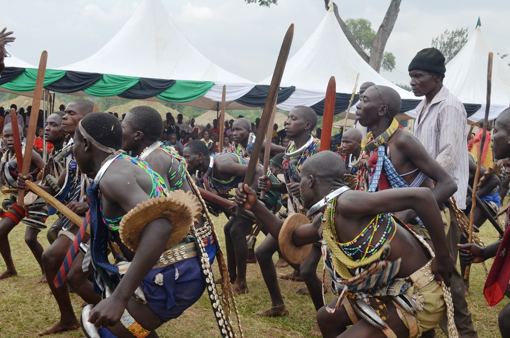 PauletteComics's tweet photo. The Gisu people, or Bamasaba people of Elgon, are a Bantu tribe and Bantu-speaking ethnic group of the Masaba people in eastern Uganda, closely related to the Bukusu people of Kenya. ππΊπ¬
#paulettecomics #uganda #UBOS #bugisu #manafwa https://t.co/i9Ffm41Wm3