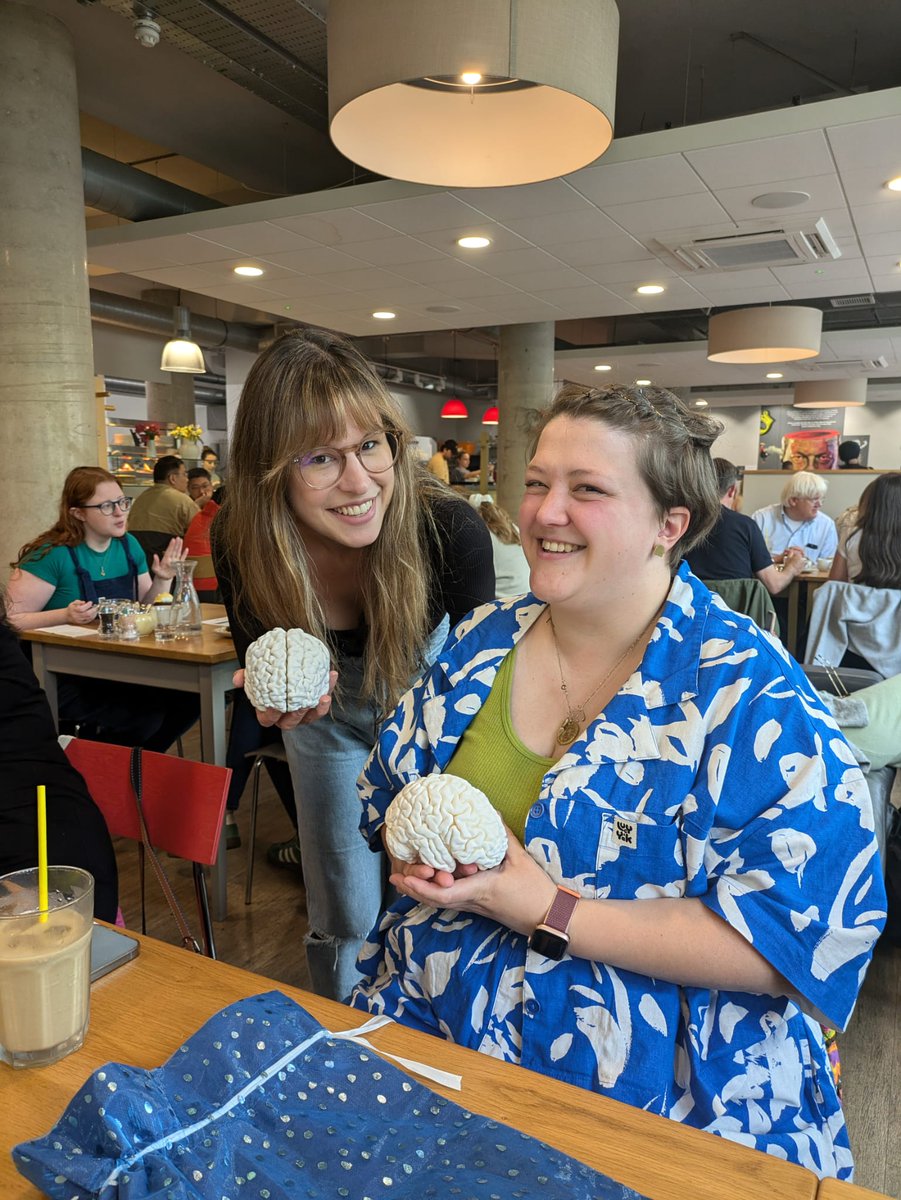 Our lovely Lorena and Katie with their very own 3D printed brains!🧠
Team PRENCOG wishes Lorena and Katie all the best as they move on to new and exciting opportunities after completing their PHD's 👩‍🎓