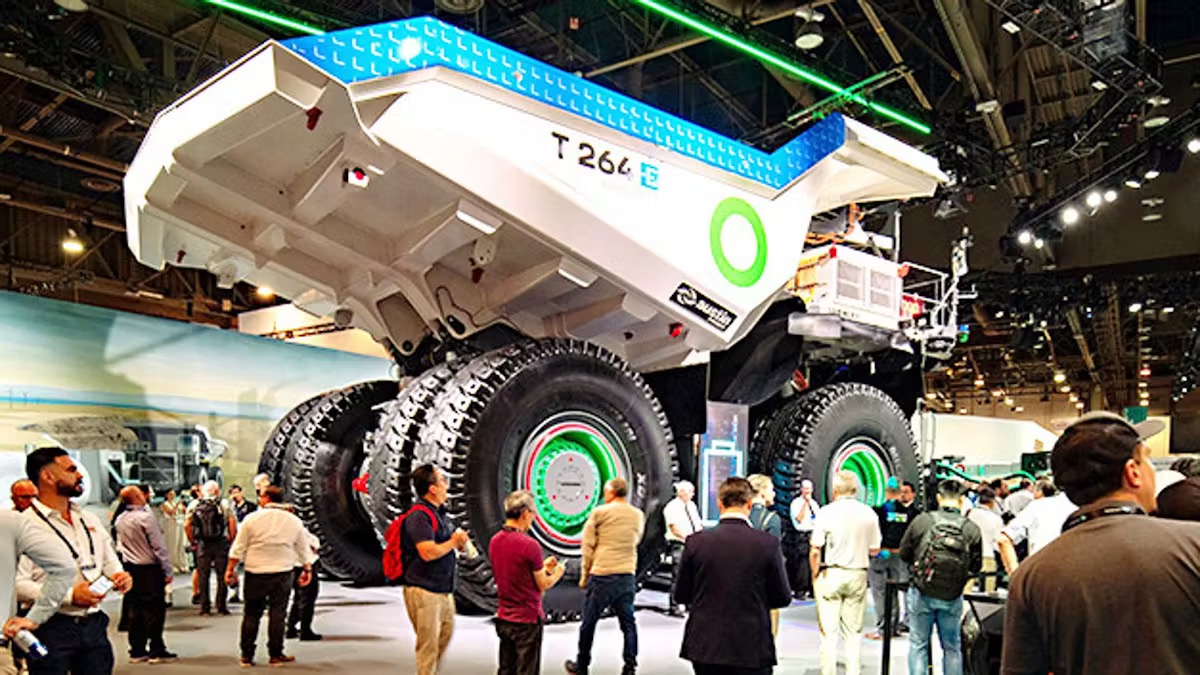 Liebherr: 475 Electric Mining Machines Deal Sealed

Everything will be electrified except rockets but large mining vehicles will.

The 🇩🇪  German company Liebherr has signed the largest order in the company's 75-year history and will supply 475 electric mining machines to the