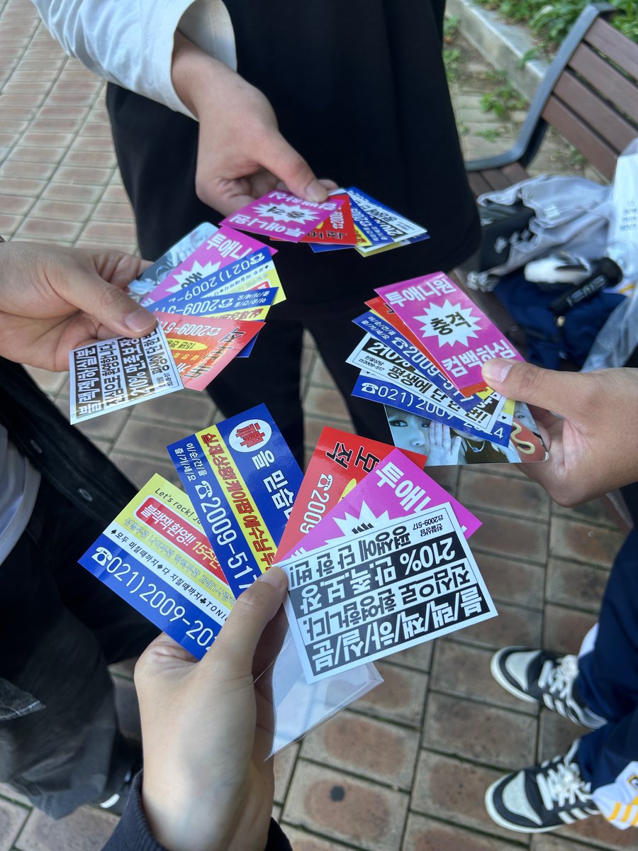 da_ra21's tweet photo. #2ne1콘서트 현장 ♥️♠️♣️
랙잭이들도 만나고 팀복 후드 입고 가서 사진도 찍혔당 😎✨  #2NE1 https://t.co/wqJzIUK16q