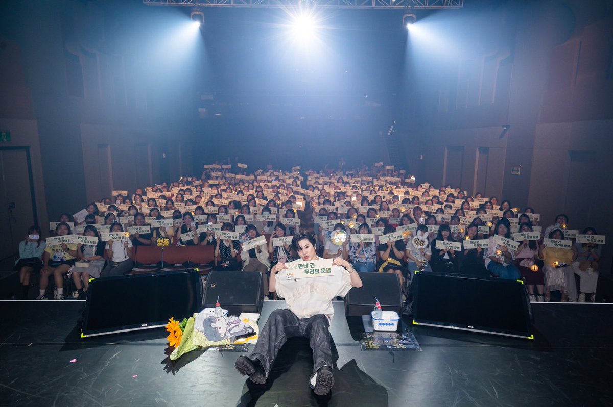 oninnasia_tw's tweet photo. INSPIRIT們期待已久的福利合照來嚕～
請到以下連結找尋自己與SEONG JONG的合照🍋

福利合照：
https://t.co/tqD5yR8S8z

(連結開放到10/11，千萬別錯過下載時間哦)

#이성종 #LeeSeongJong #🍋
#인피니트 #INFINITE
#ASIATOURINTAIPEI 
#ONINNASIA #網銀國際影視 https://t.co/8BBBMHIcAX