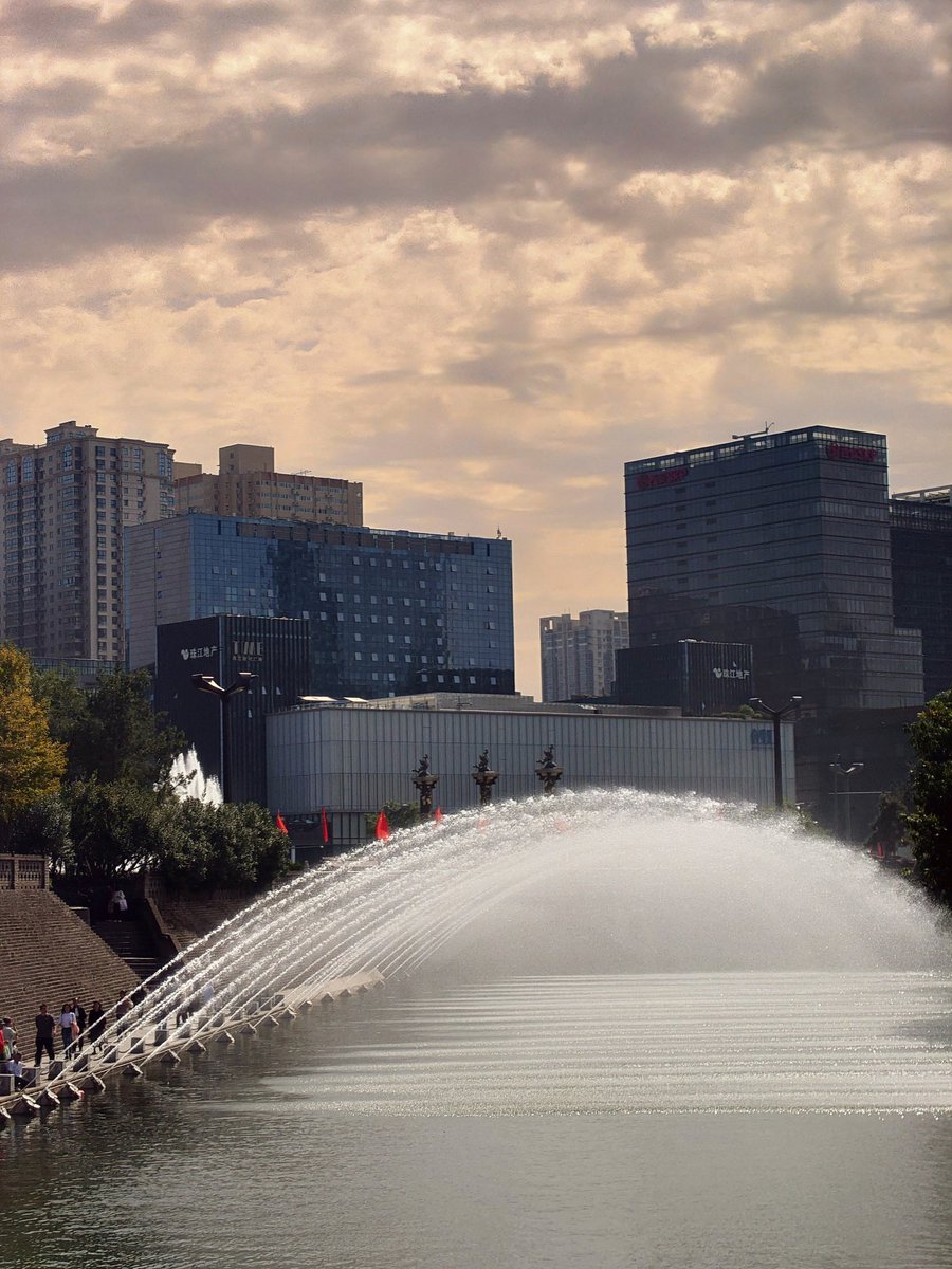 想在国庆谈个恋爱，有没有可爱的小哥哥呀🥰
