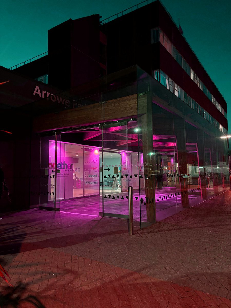 💗Our Breast Screening Team have gone above and beyond to get the Wirral lighting up pink for #BreastCancerAwarenessMonth!💗  
Arrowe Park Hospital foyer is lighting up in pink spendour throughout October.  See comments for more ...
<a href="/PatientWuth/">WUTH Patient Experience</a>