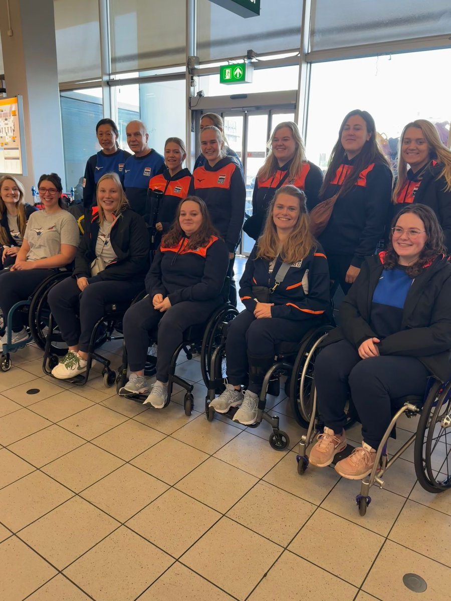 Gisteren zijn wij aangekomen in Praag voor onze deelname aan de Silver Nations League.
Vandaag om 12.00 uur spelen we tegen het gastland en later op de dag (16.00 uur) tegen Frankrijk.
volleybal.nl/.../teamnl-zit…...
#teamNL #zitvolleybal #pve