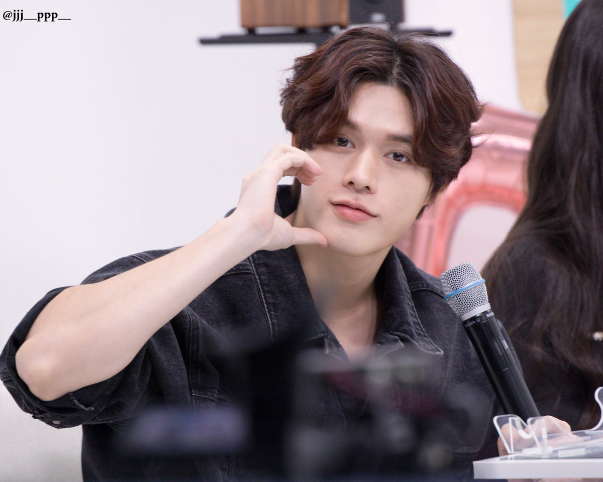 jjj__ppp__'s tweet photo. 241004 Arirang Radio RADIO CLOCK

📻👑📻

#GHOST9 #고스트나인
#PRINCE #프린스
#Arirang_Radio #Radio_Clock https://t.co/D2MojZ1Ged