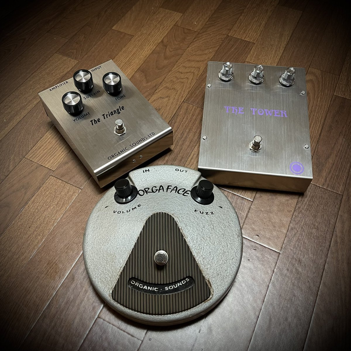 Paolo0823's tweet photo. ただの『再現』と侮ること勿れ。
#Organicsounds
#thetower
#thetriangle
#orgaface
#orgaface66
#bigmuff
#fuzzface
#ファズ沼 https://t.co/9Yyp4LHU5N