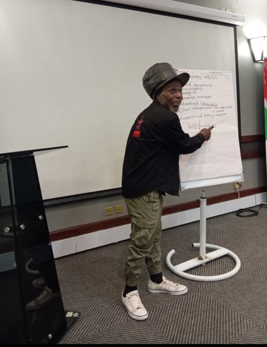 ChisungoTrust's tweet photo. Happening Now! "Strengthening Sex Worker-Led Organizations and Networks in Advocacy Skills." @ChisungoTrust attending capacity-building workshop in Harare. @AfricaSexWork @redumbrellafund @GlobalSexWork @FemmeVoiceOrg @ZISPA_Zim @AWAdvocacy @frontlineaids @sexworkeurope https://t.co/D39txSgtBy
