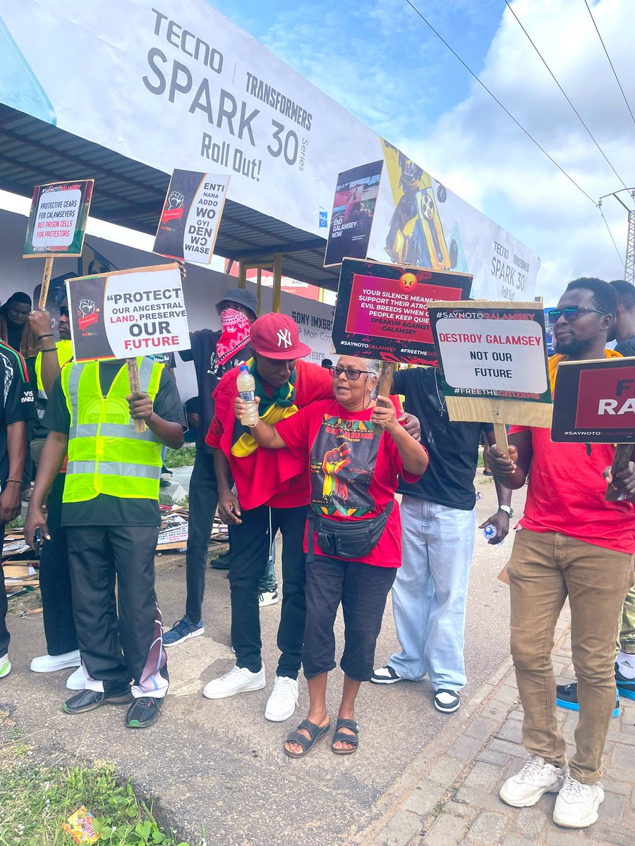 niilexis's tweet image. 📍When we mention brave women, please make sure to add this woman’s name. Let her bravery and courage be well documented.

#StopGalamseyNow #FreeTheCitizens