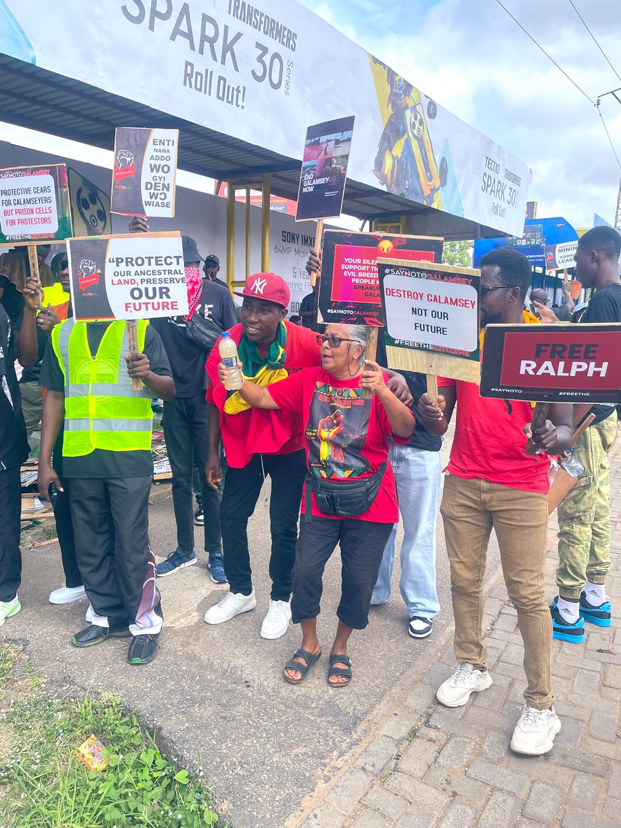 niilexis's tweet image. 📍When we mention brave women, please make sure to add this woman’s name. Let her bravery and courage be well documented.

#StopGalamseyNow #FreeTheCitizens