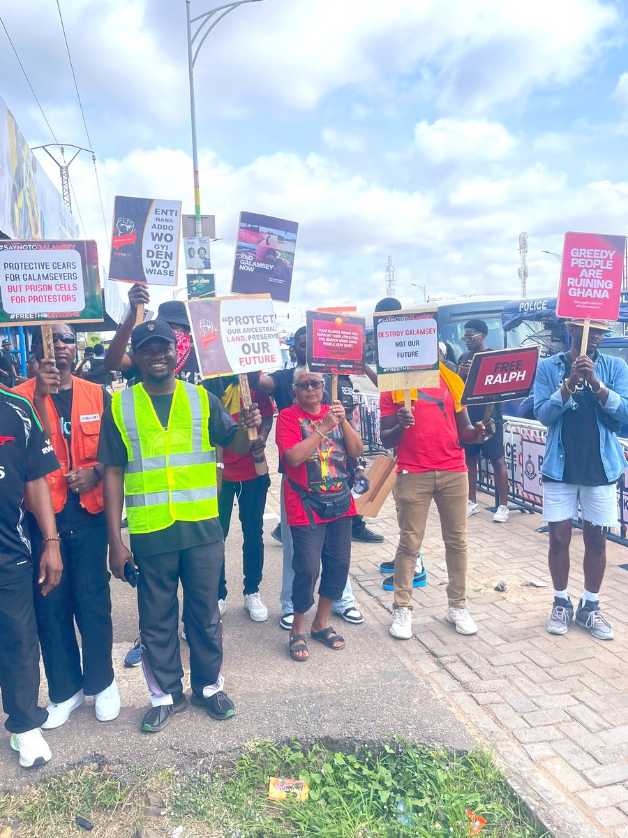niilexis's tweet image. 📍When we mention brave women, please make sure to add this woman’s name. Let her bravery and courage be well documented.

#StopGalamseyNow #FreeTheCitizens