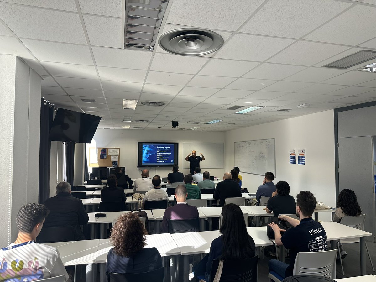 Carmen M. de Martín tweet media