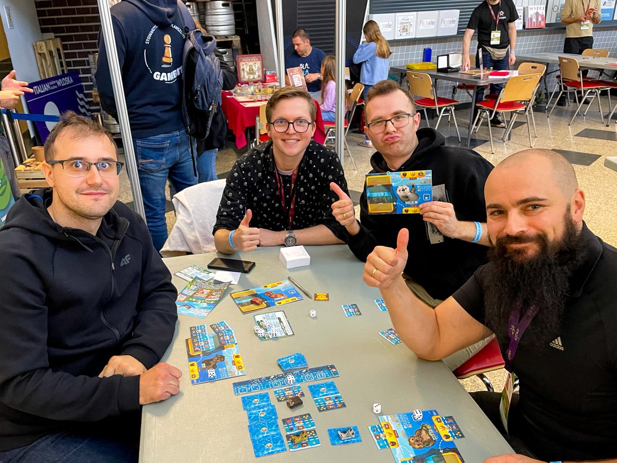 kamismakesgames's tweet photo. Day 2 of Planszówki w Spodku may have been shorter, but it was packed with 2-player oceanic duels and new friends (shoutout to an unexpected Muggle & her crew)! 🌊🦦 Also great to demo Tide & Tangle to fellow designers!
#TideAndTangle #IndieGames #BoardGames #Kickstarter https://t.co/OcJ6W4ys3g