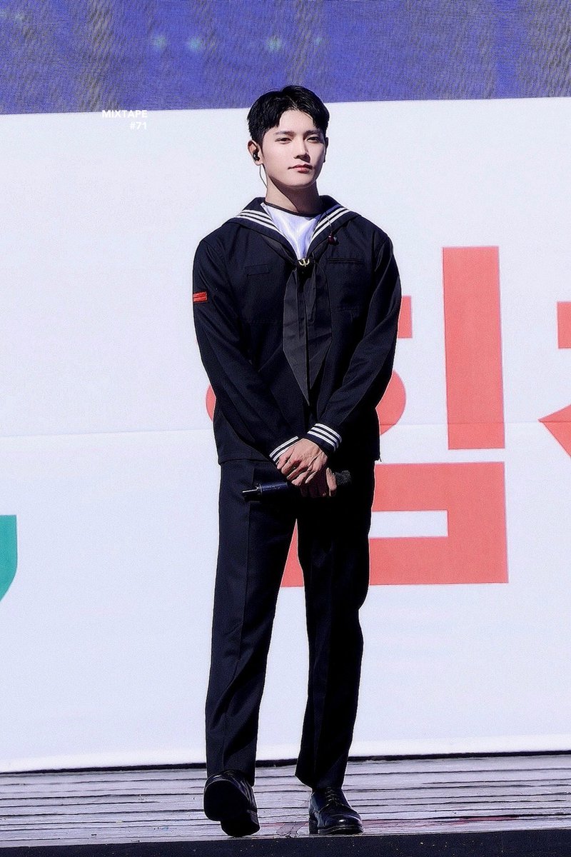 MIXTAPE_71's tweet photo. 241004 계룡
동정복 너무 고트해서 우는중🥹🥹🥹
#태용 #TAEYONG #テヨン https://t.co/SxesgCtI0M